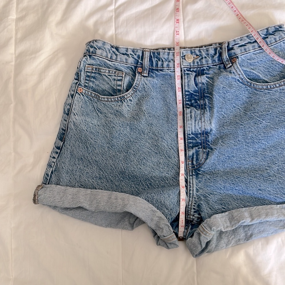 Zara mom Fit Jean Short in Acid Wash - Picture 10 of 13